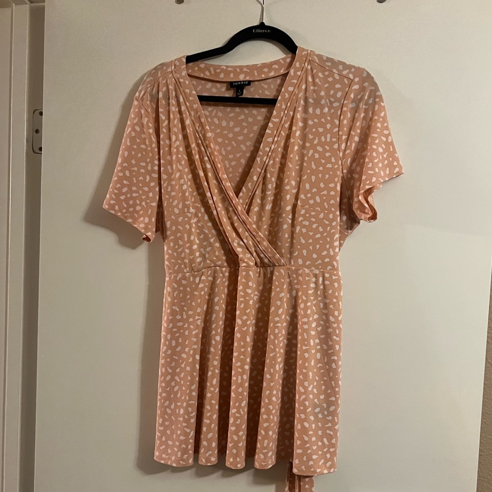 Torrid size 1 short sleeve 
peach short sleeve